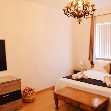 Joseluce Oda ve Kahvaltı Gudja